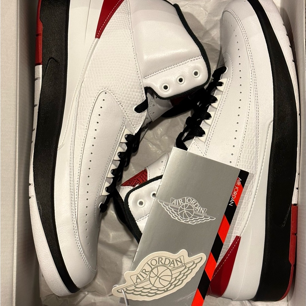 Jordan 2 Chicago - Picture 2 of 3